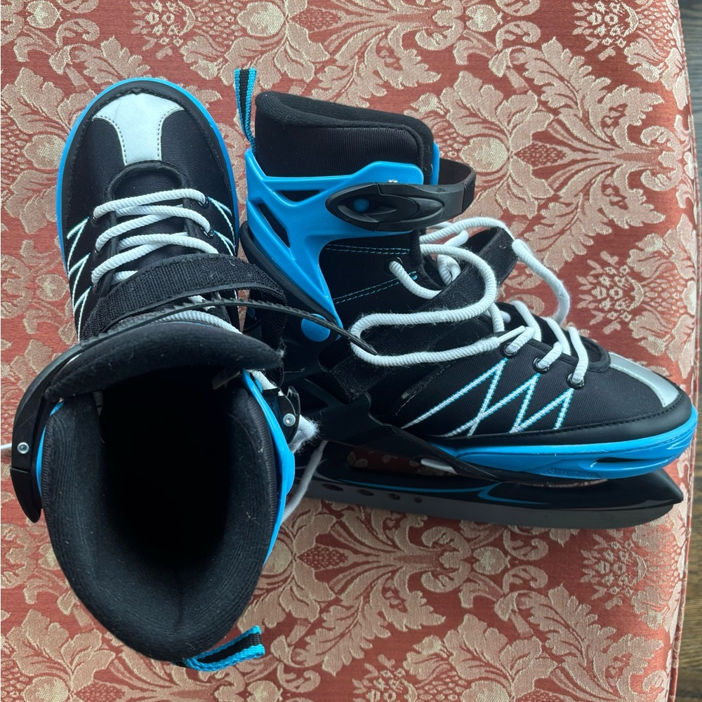 Adjustable Size 6-9 Mens Lake Placid Blue and Black Ice Skates - Picture 2 of 3
